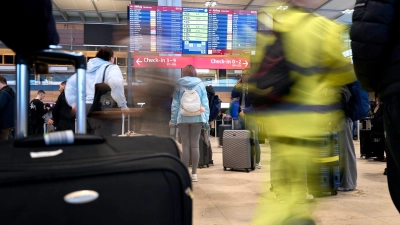 Schon am Donnerstagabend war der Flugverkehr wegen Witterung eingestellt worden. (Foto: Michael Ukas/dpa)