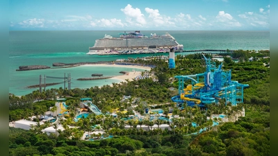 Neben dem rund 52 Meter hohen Tidal Tower mit acht Rutschen bietet der Wasserpark von NCL auch einen Wasserspielbereich, eine Familienrutsche und Klippen zum Herunterspringen. (Foto: Norwegian Cruise Line/dpa-tmn)