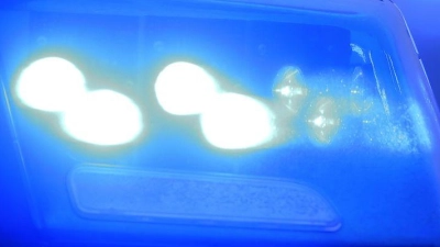 Wie genau es zu dem Unfall kam, war zunächst nicht bekannt. (Symbolbild) (Foto: Karl-Josef Hildenbrand/dpa)