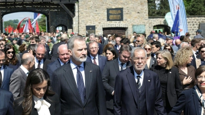 Das spanische Königspaar erinnert mit seiner Anwesenheit an das Schicksal Tausender Spanier im Konzentrationslager Mauthausen. (Foto: Fotokerschi.At/Hannes Draxler/APA/dpa)