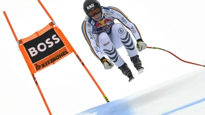 Luis Vogt gelingt eine bärenstarke Fahrt in Kitzbühel. (Foto: Hans Klaus Techt/APA/dpa)