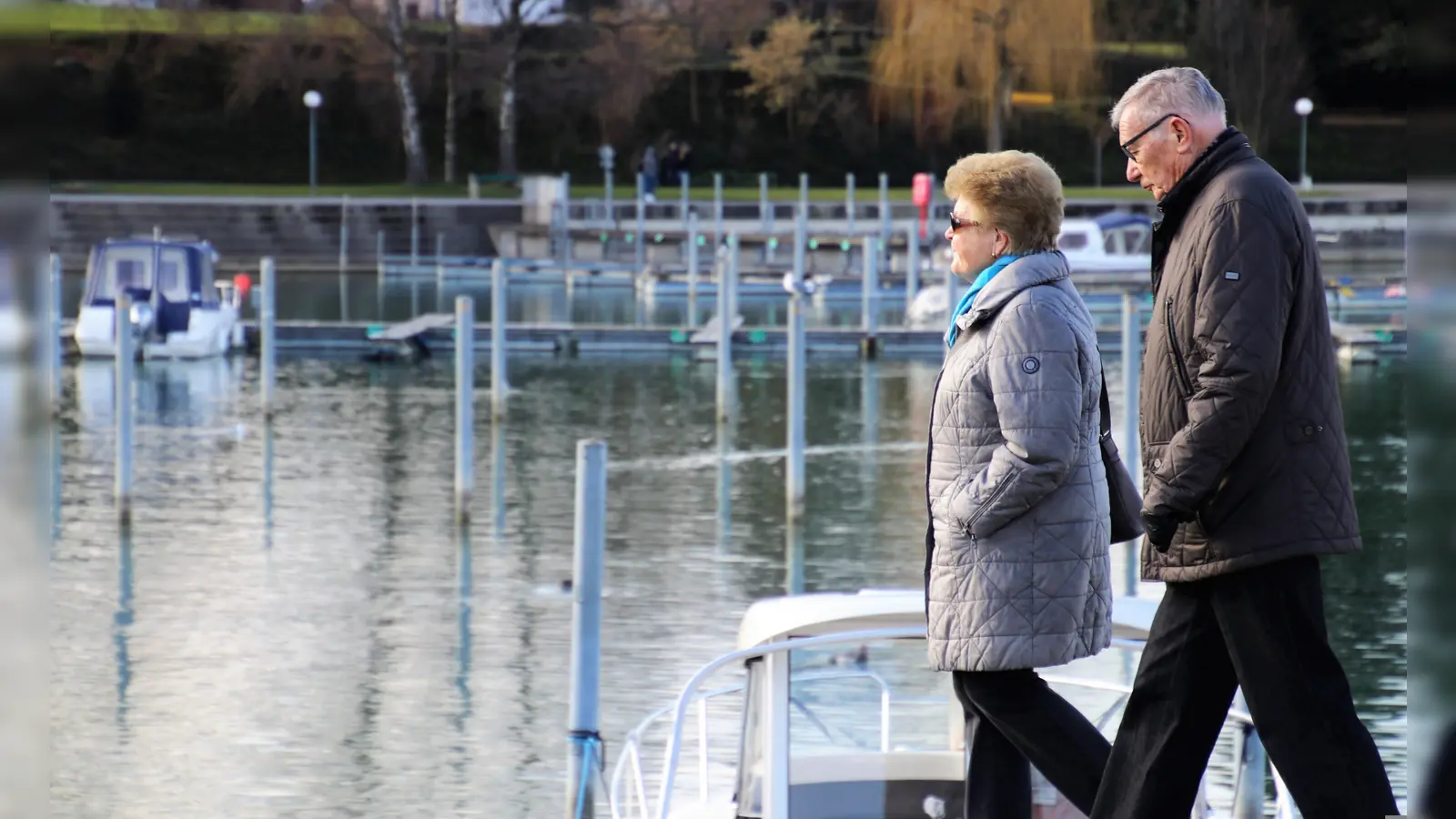 Dank organisierter Busreisen können ältere Menschen ohne Angst in den Urlaub fahren. (Foto: Pixabay)