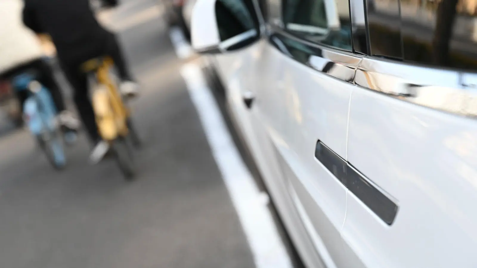 Die Türgriffe hatten bei Unfällen für Probleme gesorgt. (Foto: Johannes Neudecker/dpa)