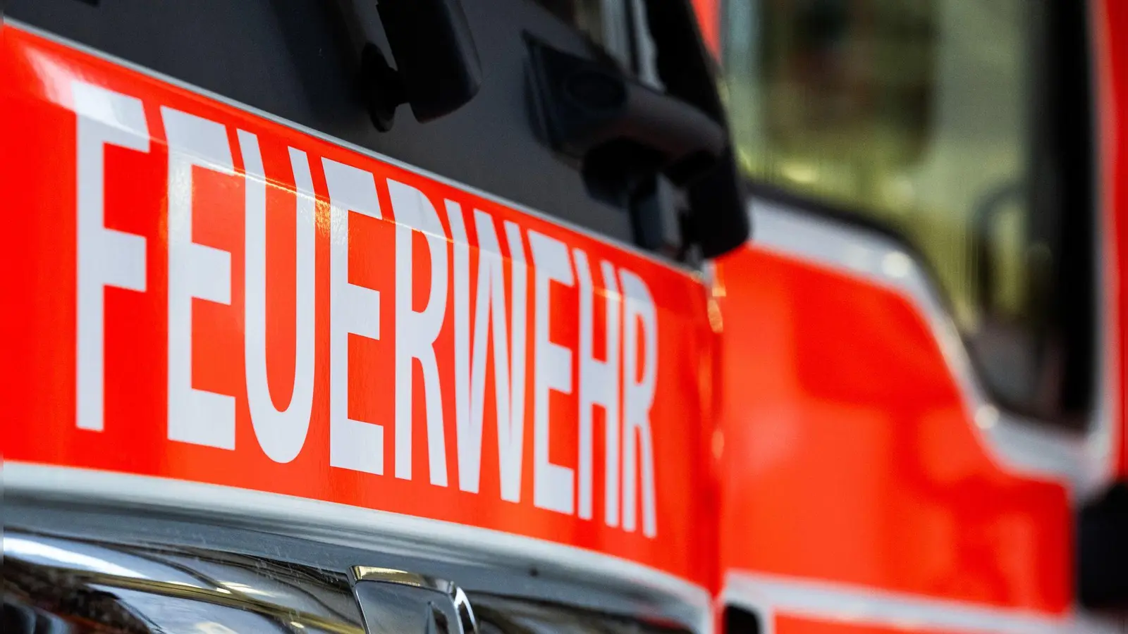 Erste Evakuierungsmaßnahmen von betroffenen Häusern wurden laut Polizei eingeleitet.  (Foto: Soeren Stache/dpa)