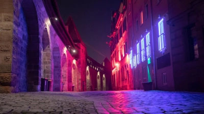 Im Bereich des Prostitutionsgewerbes nimmt die Zahl der beschäftigten Personen sowie der Betriebe weiter ab. (Symbolbild) (Foto: Daniel Karmann/dpa)