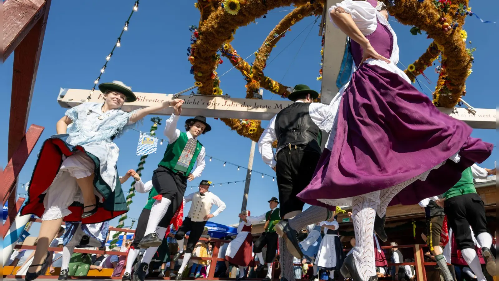 Die Zeltvergabe auf der traditionelleren „Oidn Wiesn“ ist jetzt ein Fall für das Gericht. (Archivbild)  (Foto: Stefan Puchner/dpa)