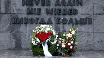 In der Gedenkstätte des ehemaligen Konzentrationslagers in Dachau wurde an die Befreiung am 29. April 1945 durch die US-Armee erinnert. (Foto: Sven Hoppe/dpa)