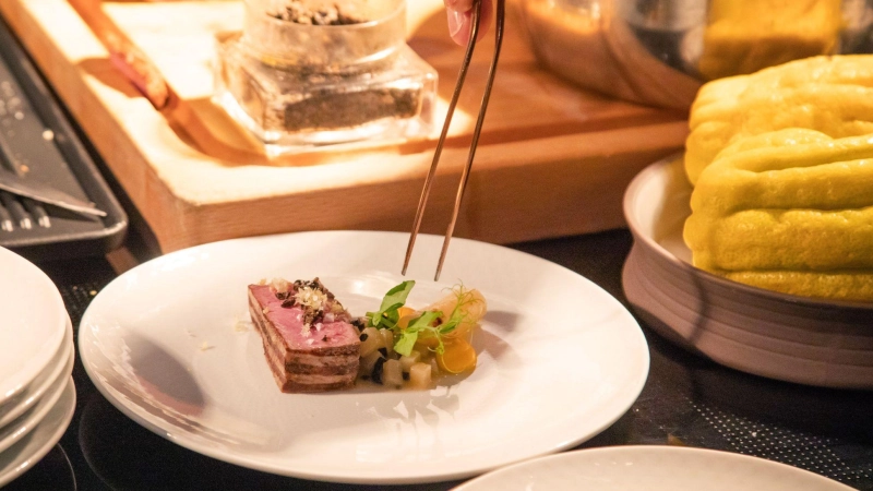 Im Rennen um Deutschlands beste gehobene Gastronomie testet das Magazin „Feinschmecker” regelmäßig Restaurants - auch in der Region. (Symbolbild: Christin Klose/dpa-tmn)