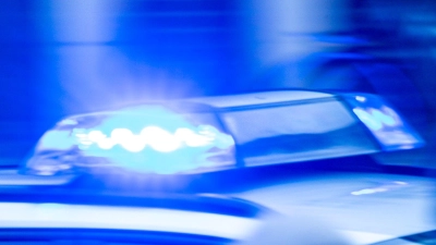 Bei einem Unfall ist ein 57-jähriger Motorradfahrer gestorben. (Symbolbild) (Foto: Jens Büttner/dpa)