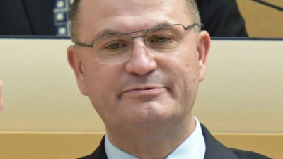 Bayerns Finanzminister Albert Füracker (CSU) hat es nicht leicht: Er muss im laufenden Jahr ebenso wie 2027 mit rückläufigen Steuereinnahmen rechnen – zumindest im Vergleich zu den bisherigen Prognosen. (Archivbild) (Foto: Malin Wunderlich/dpa)