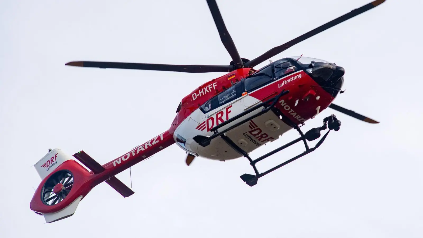 Zwei Frauen wurden bei einem Unfall lebensgefährlich verletzt und in Kliniken gebracht. (Symbolbild) (Foto: Stefan Sauer/dpa)