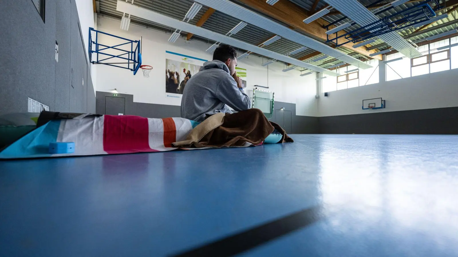 In Münster mussten Studenten ohne Wohnung auch schon in Turnhallen schlafen. (Archivbild) (Foto: Guido Kirchner/dpa)