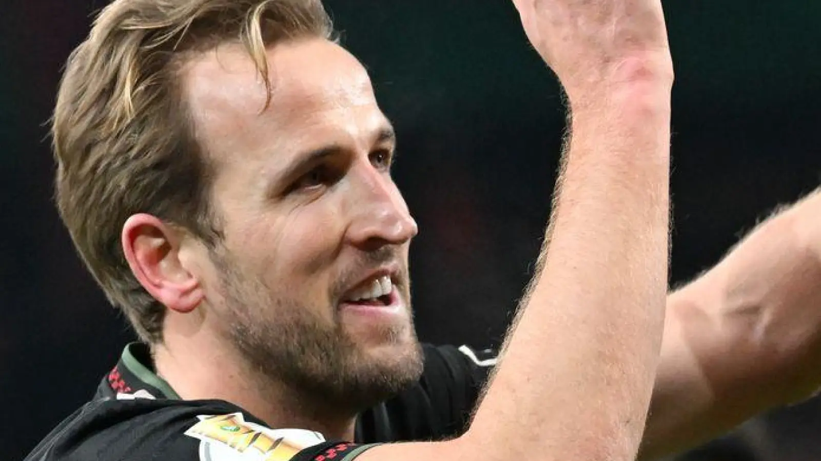 Kane freute sich sehr über den Sieg in Berlin.  (Foto: Soeren Stache/dpa)