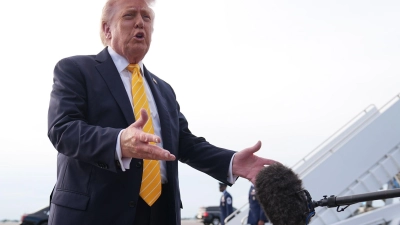 Trump bekräftigt: Die Truppenstärke in Deutschland soll deutlich reduziert werden.  (Foto: Matt Rourke/AP/dpa)