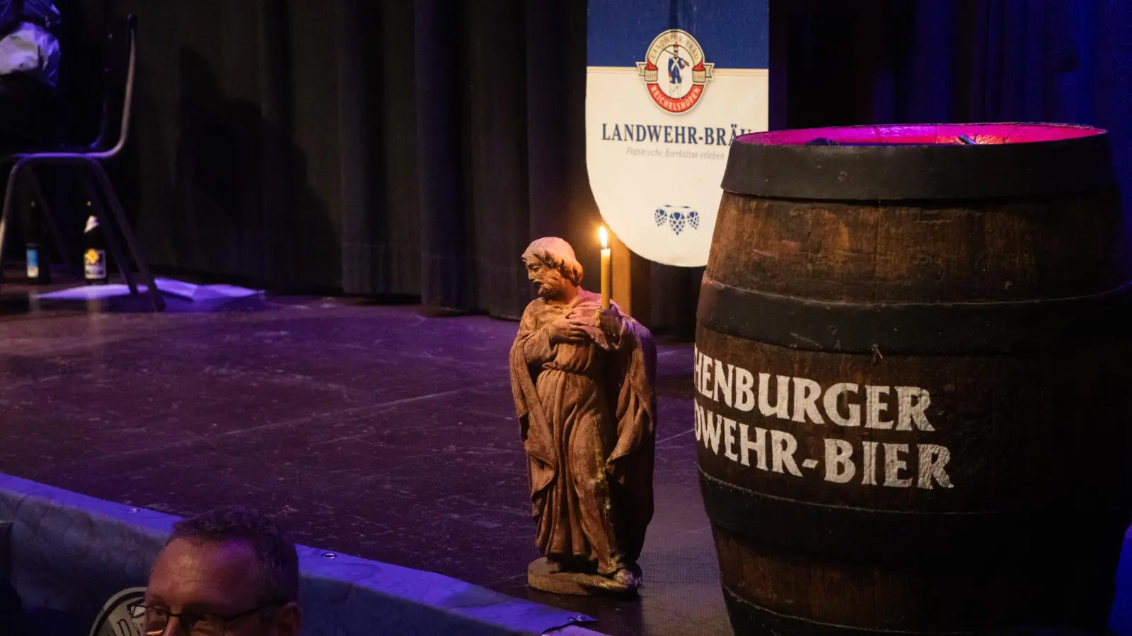 Die Josefi-Figur steht neben dem Bierfass. (Foto: Evi Lemberger)