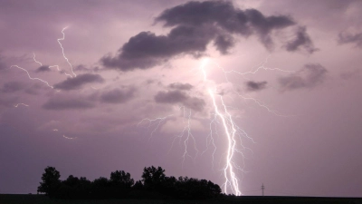 Meteorologen warnen vor heftigen Unwettern in Bayern - und das just am Nations-League-Spieltag. (Foto: Alexander Wolf/onw-images/dpa)