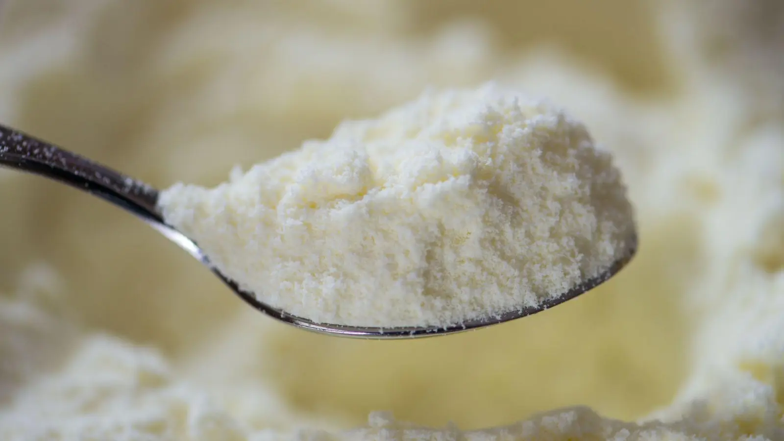 Danone ruft in Deutschland erneut Chargen seiner Babynahrung zurück. (Symbolbild) (Foto: Armin Weigel/dpa)