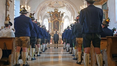 Nur dort, wo im direkten Vergleich mehr Katholiken als Anhänger der evangelischen Kirche leben, ist Mariä Himmelfahrt ein gesetzlicher Feiertag - in den beiden oberfränkischen Gemeinden Seßlach und Marktschorgast ist der 15. August ab diesem Jahr kein Feiertag mehr. (Illustration) (Foto: Uwe Lein/dpa)