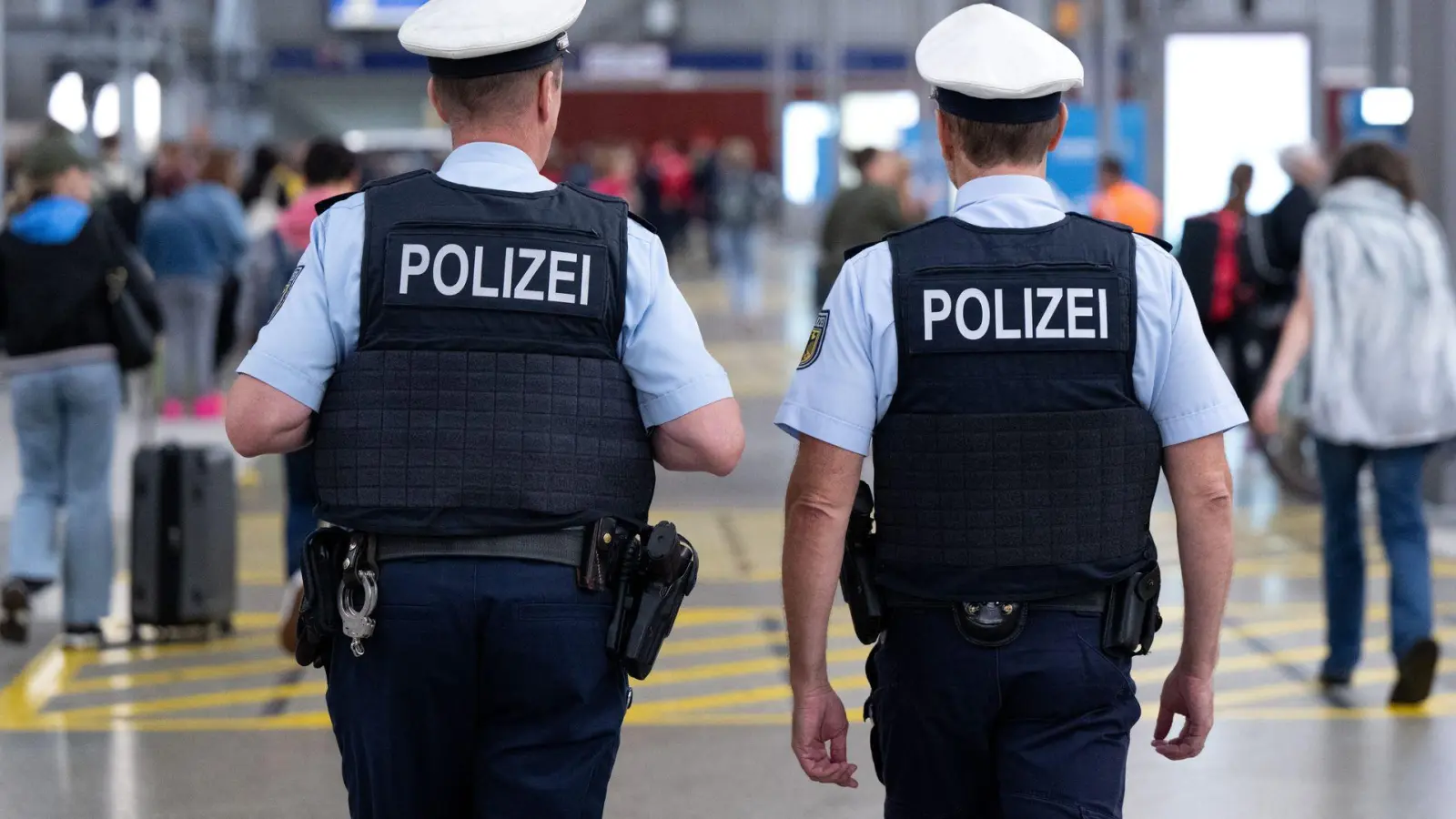 Mit einer neuen Kampagne soll die wachsende Kriminalität an Bayerns Hauptbahnhöfen eingedämmt werden. (Archivbild) (Foto: Sven Hoppe/dpa)