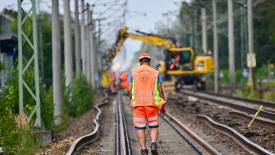 26.000 Baustellen hat die Bahn vergangenes Jahr absolviert - und konnte so zumindest den weiteren Verfall ihrer Infrastruktur stoppen. (Archivbild) (Foto: Sebastian Gollnow/dpa)