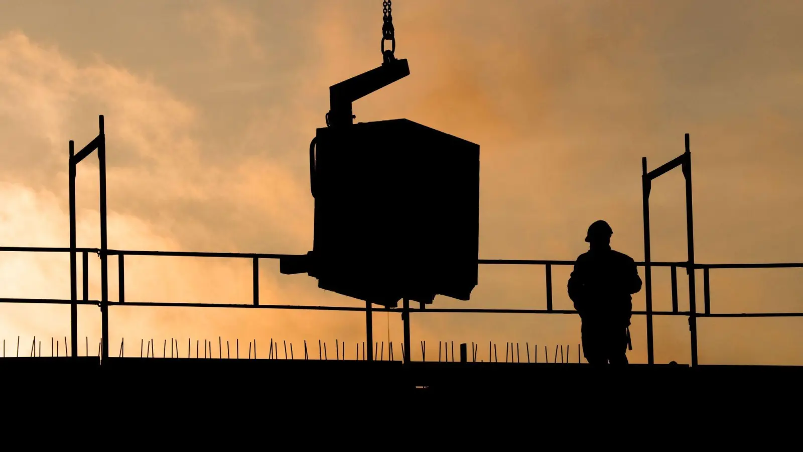 Die IG BAU fordert, dass die Bundesregierung an ihrem Ziel, 400.000 Wohnungen im Jahr zu bauen, davon 100.000 Sozialwohnungen, festhält. (Foto: Julian Stratenschulte/dpa)