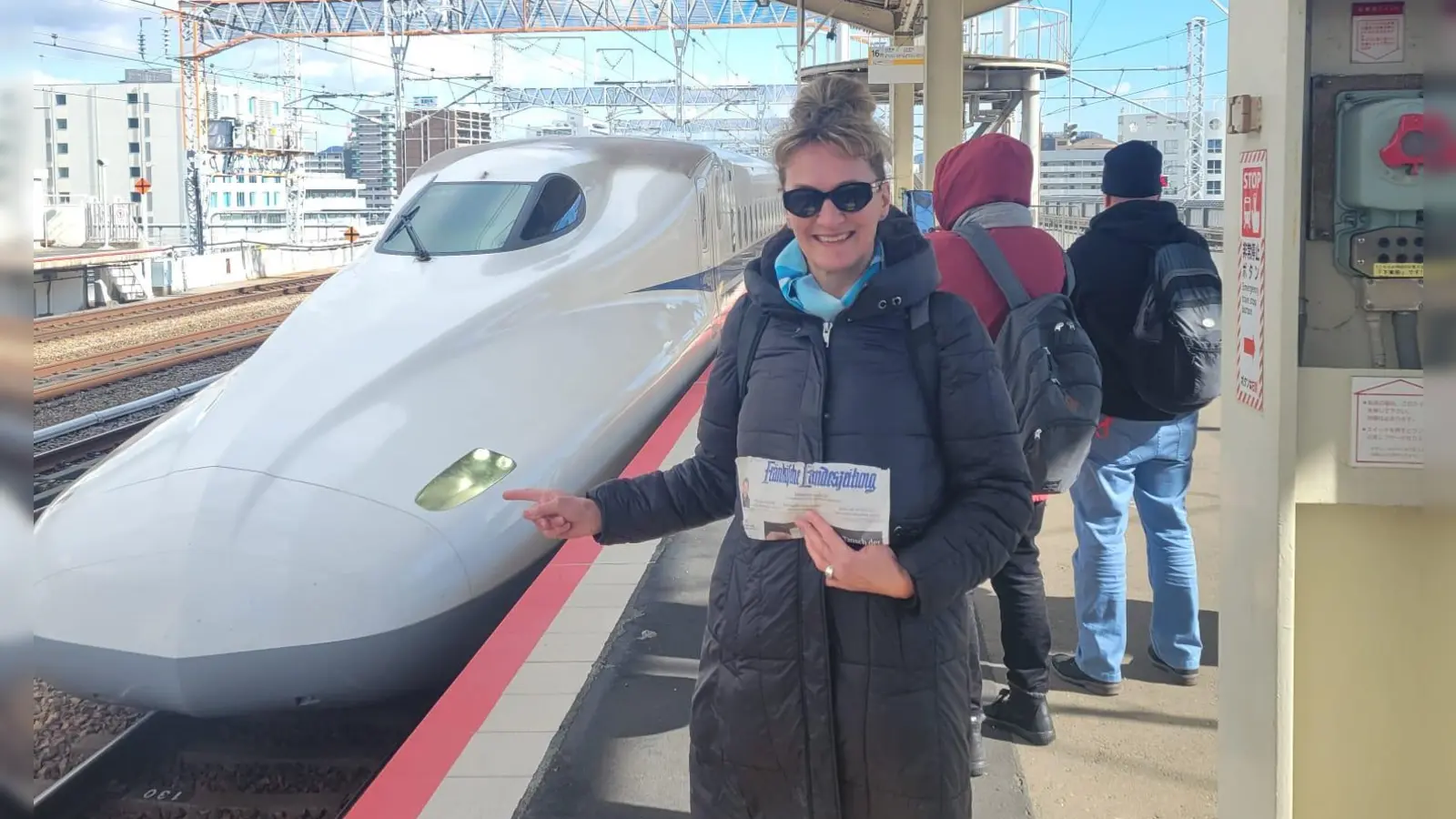 Mit der FLZ unterwegs: Beate Claus aus Ansbach macht eine Fahrt in Japan mit dem Hochgeschwindigkeitszug Shinkansen. (Foto: Beate Claus)