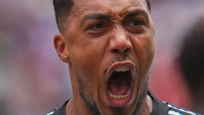 Tielemans erzielte den Ausgleich kurz vor dem Ende. (Foto: Manu Fernandez/AP/dpa)