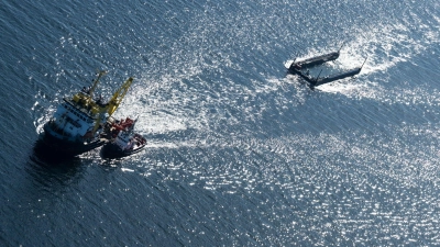 Der Schlepperverband mit dem Wal befindet sich mittlerweile vor Dänemark (Foto: Philip Dulian/dpa)