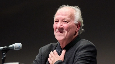 Für Regisseur Werner Herzog muss man beim Filmemachen abseits der Norm arbeiten. (Archivbild) (Foto: Annette Riedl/dpa)