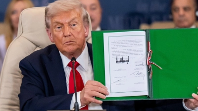 Trump feiert die Einigung als historisch - aber wie tragfähig ist sie wirklich? (Foto: Michael Kappeler/dpa)