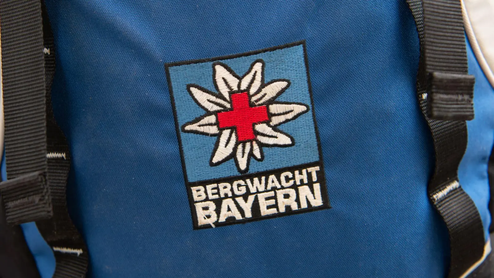 Einsatz für die Bergwacht: In den Berchtesgadener Alpen sind Menschen von einer Lawine erfasst worden. (Symbolbild) (Foto: Sven Hoppe/dpa)