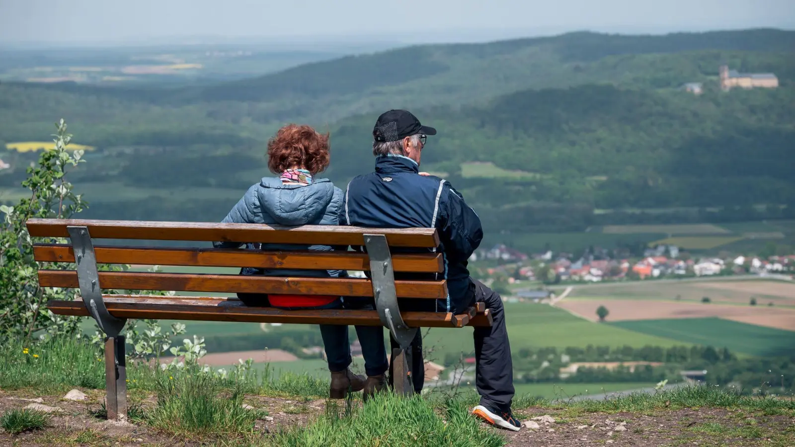 Der Feiertag wird von vielen mit einem Brückentag zum langen Wochenende erweitert - Familien mit schulpflichtigen Kindern bleibt das aber verwehrt. (Archivbild) (Foto: Daniel Vogl/dpa)