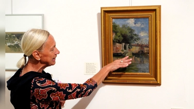 Der Freundeskreis des Museums beteiligt sich aktiv an der Programmgestaltung. Unter anderem mit Sonderführungen durch die Ausstellung zu Elise Mahler – hier unter der Führung von Jutta Striffler. (Archivfoto: Simone Hedler)