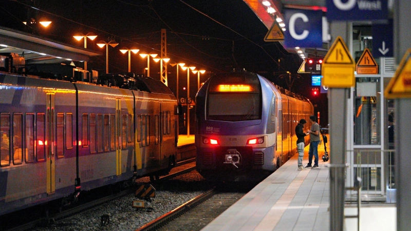 Leere Züge an den Bahnhöfen: Die Folgen der bundesweiten Störung waren auch in der Region spürbar. (Foto: Uwe Lein/dpa)