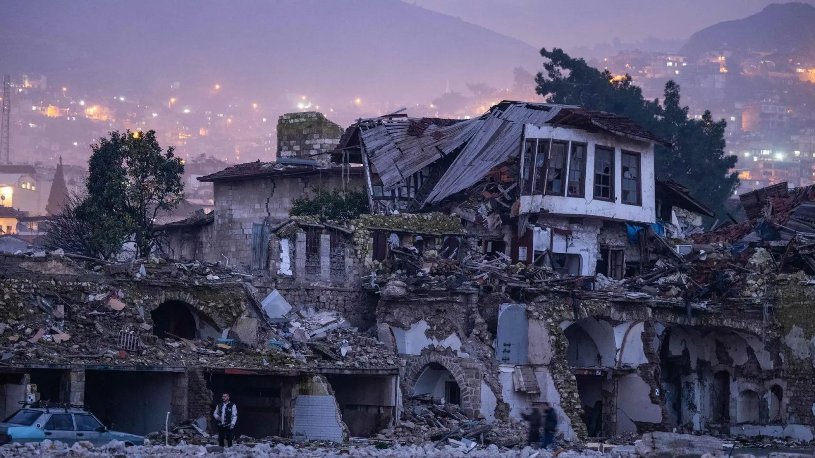 In der Türkei laufen mehrere Gerichtsverfahren gegen Bauunternehmer (Archivfoto).  (Foto: Boris Roessler/dpa)