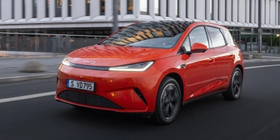 Wenn es darauf ankommt, längere Strecken zu absolvieren, dann entfaltet der DOLPHIN G DM‑i seine wahre Stärke.  (Foto: BYD via Autoren-Union Mobilität)