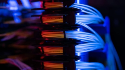 Aus Sicht von Bitkom-Präsident Ralf Wintergerst muss sich Deutschland aus einseitigen Abhängigkeiten lösen, auch bei digitaler Infrastruktur. (Symbolbild). (Foto: Sebastian Gollnow/dpa)