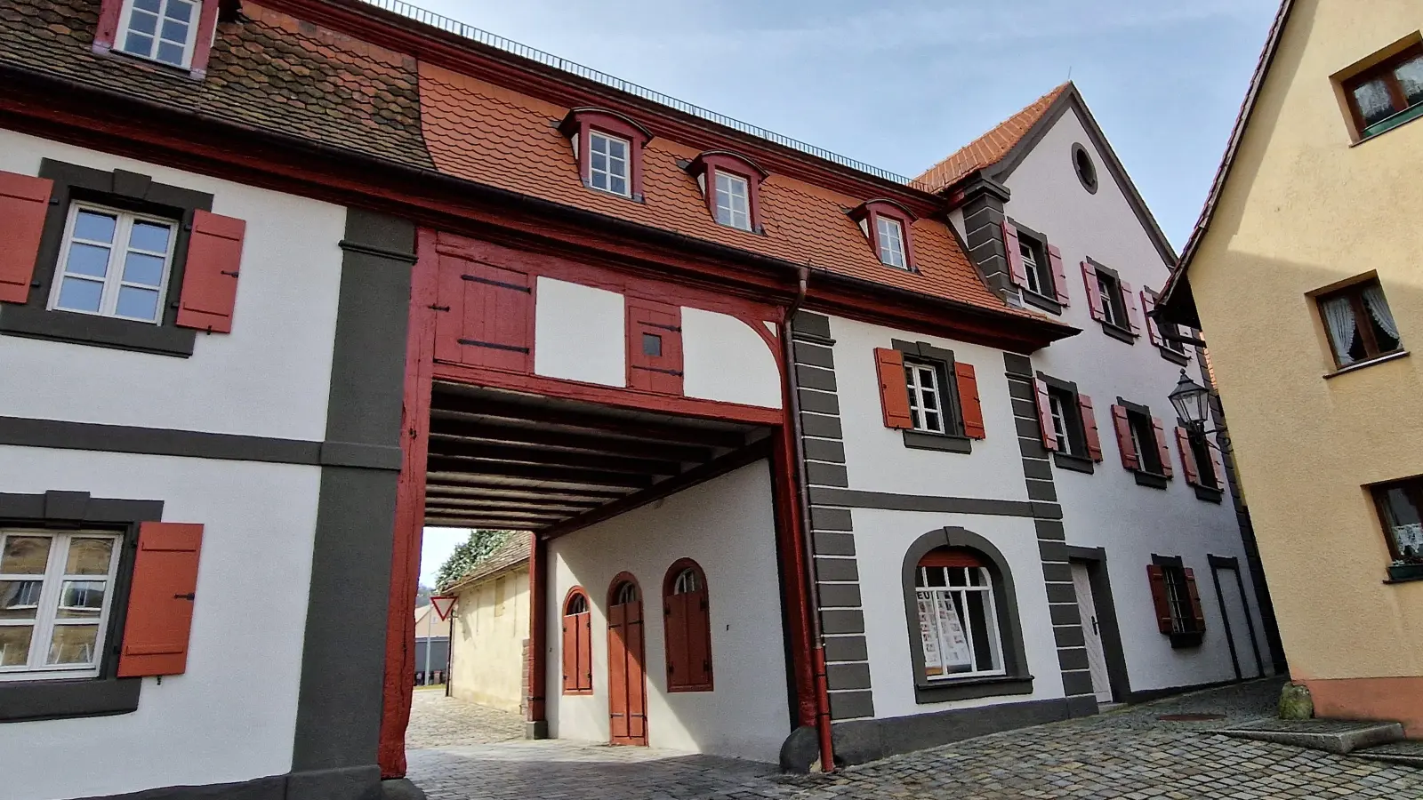 Die Außenfassade des Museums hat durch die Sanierung ihre alte Pracht zurückbekommen. Nun soll auch das Innenleben aufgehübscht werden. (Foto: Andrea Walke)