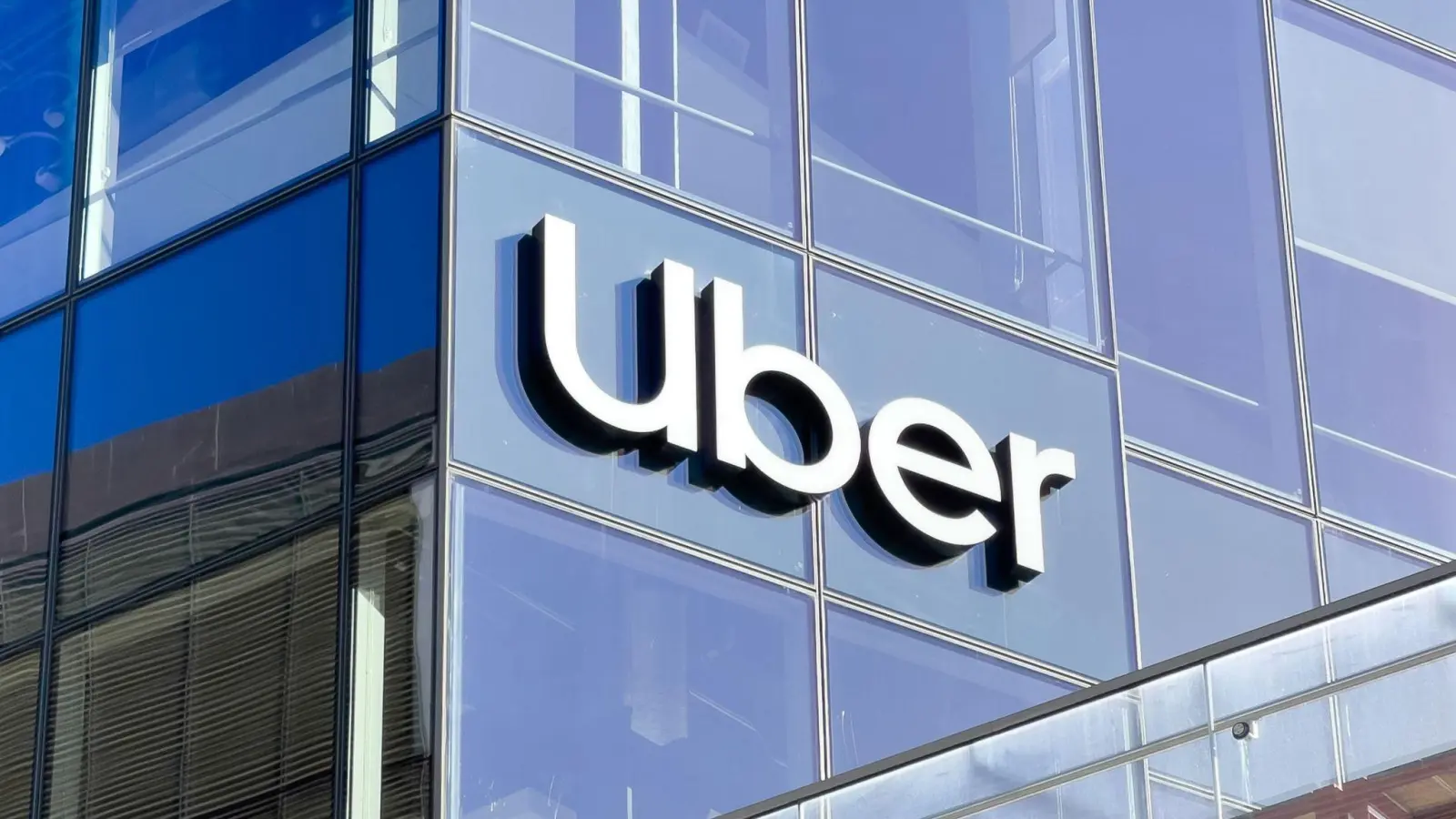 Die Entwicklung eigener Technologie zum autonomen Fahren hatte Uber schon vor Jahren aufgegeben. (Archivbild) (Foto: Andrej Sokolow/dpa)