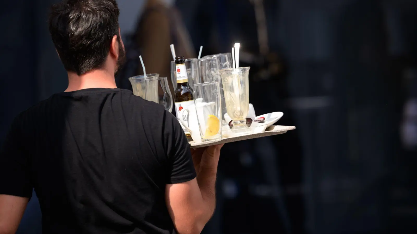 Die Arbeitskosten sind in Deutschland im EU-Vergleich hoch (Archivbild) (Foto: Jonas Walzberg/dpa)