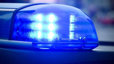 330 Euro Bargeld sind einer Frau gestohlen worden. Sie hatte ihren Geldbeutel in der Gemüseabteilung liegen lassen. (Symbolbild: Patrick Pleul/dpa/Symbolbild)