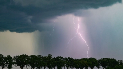 Der Sommer 2025 beginnt vielerorts mit Unwettern. (Foto: Patrick Pleul/dpa)