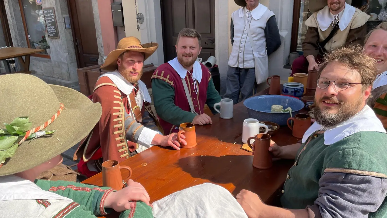 Zweiter Tag bei den Pfingsfestspielen in Rothenburg. Bei bestem Wetter gibt es überall in der Stadt mittelalterliches Treiben zu bewundern. (Foto: Gerhard Krämer)