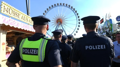 Ein Sicherheitsdienst verständigte die Polizei (Archivbild). (Foto: Felix Hörhager/dpa)