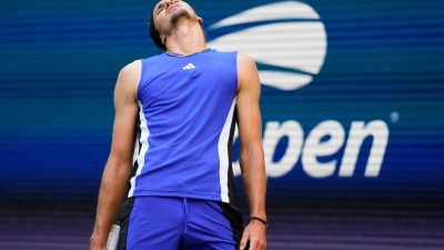 Alexander Zverev zeigte sich über sein Viertelfinal-Aus komplett frustriert. (Foto: Kirsty Wigglesworth/AP/dpa)