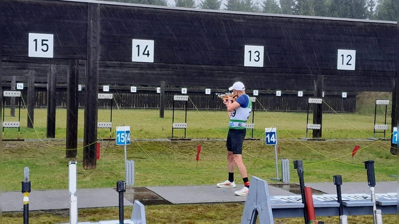 Dominik Mages ließ bei Regen im Sprint insgesamt fünf Scheiben stehen. (Foto: Moritz Uhl)
