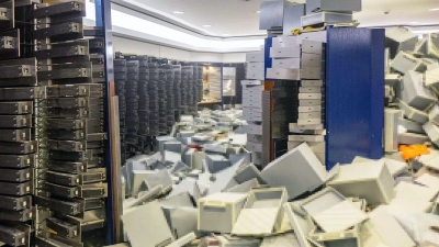 Erste Dokumente aus dem verwüsteten Tresorraum in Gelsenkirchen werden zurückgegeben.  (Foto: Polizei Gelsenkirchen/dpa)