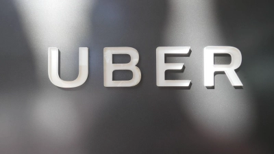 Uber wird künftig in Deutschland auch den Transport von Gegenständen vermitteln. (Foto: Christoph Dernbach/dpa)