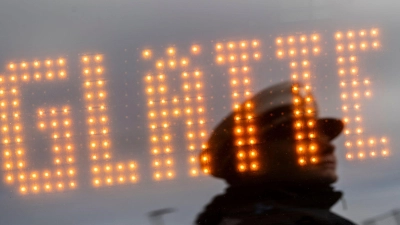 Extremes Glatteis: In mehreren Landkreisen im Westen Niedersachsens fällt die Schule aus, es kommt zu zahlreichen Unfällen. (Symbolbild) (Foto: Marijan Murat/dpa)