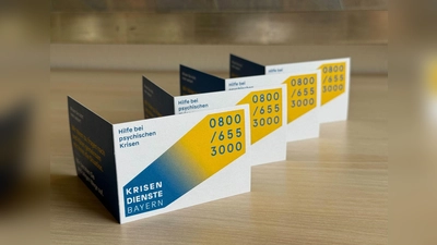 Noch nicht so bekannt wie die 112, aber im Prinzip das Gegenstück für seelische Probleme: die 0800 6553000. (Foto: Elke Richter/dpa)